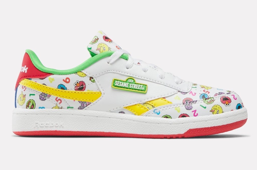 La collezione Sesame Street x Reebok uscirà a marzo 2025.