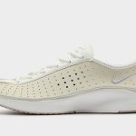 Le Nike Air Superfly cercano il loro momento retro in "Coconut Milk".