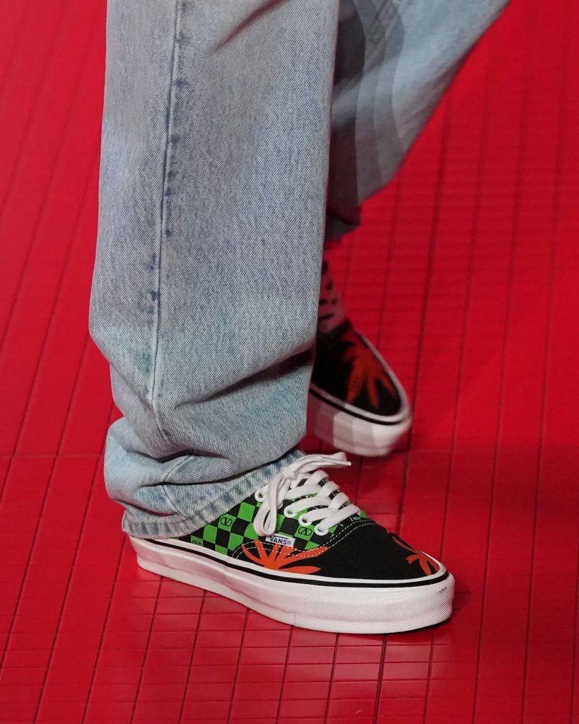 Vans approda sulle passerelle dell'alta moda con la collaborazione Valentino per il 2025.