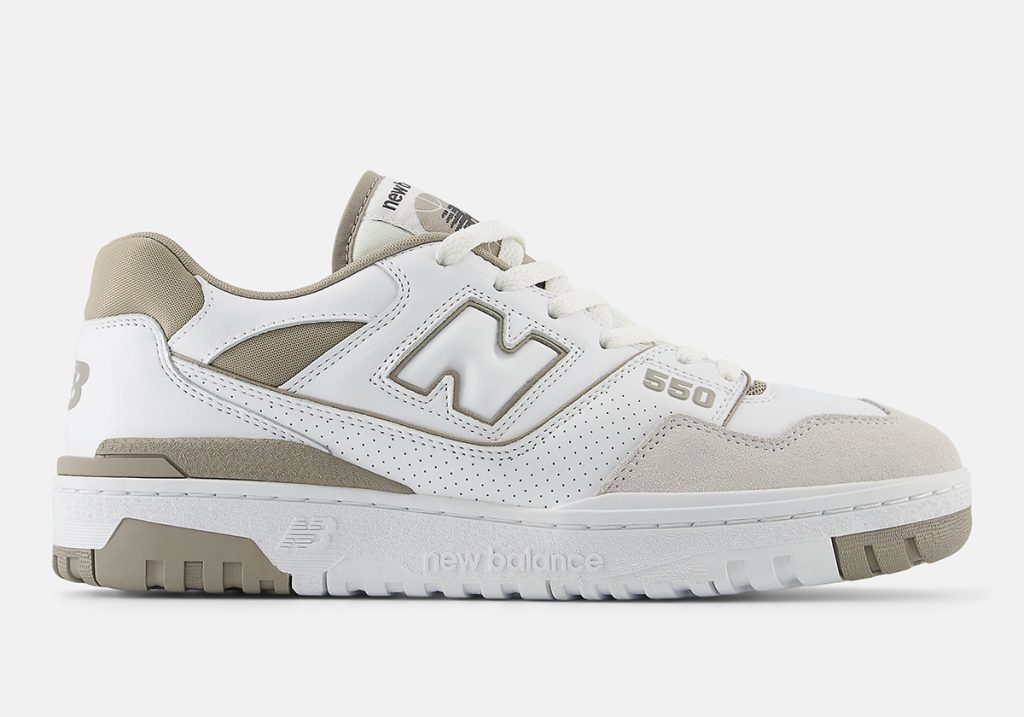 La New Balance 550 è punteggiata di leggeri tocchi di "Oliva".