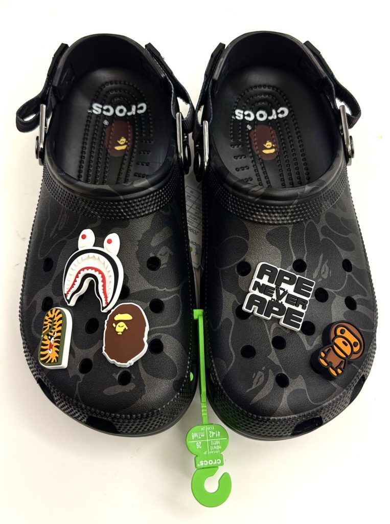 Crocs Bape Svelate in una Quarta Colorazione "Black Camo"