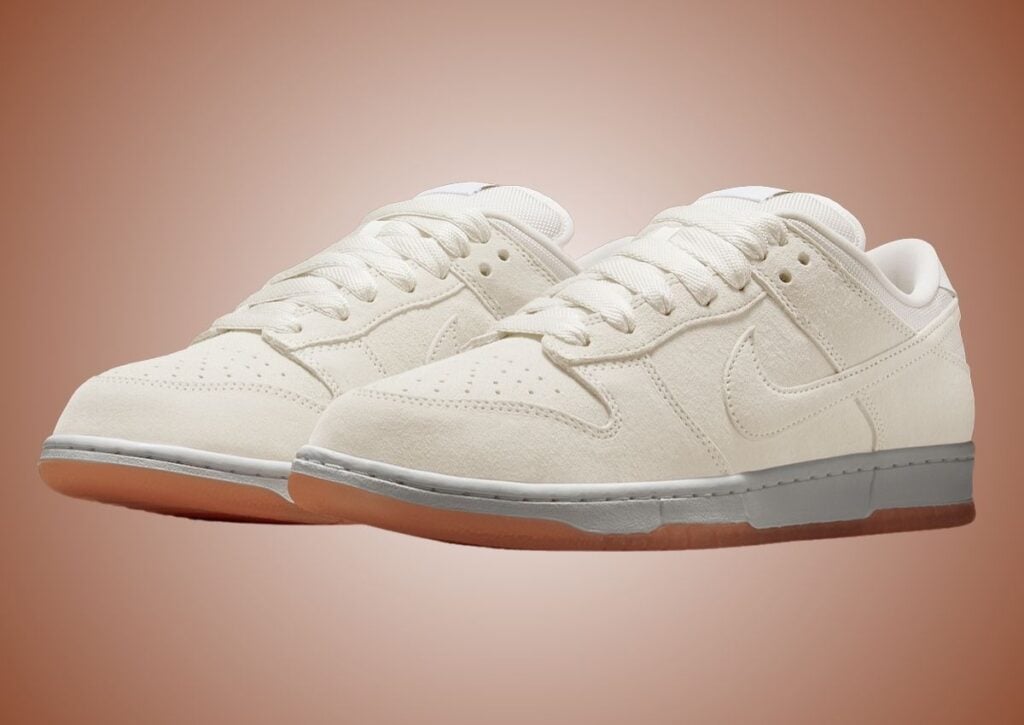 Le Nike SB Dunk Low Pro B “Pale Ivory” usciranno nell'estate del 2025.