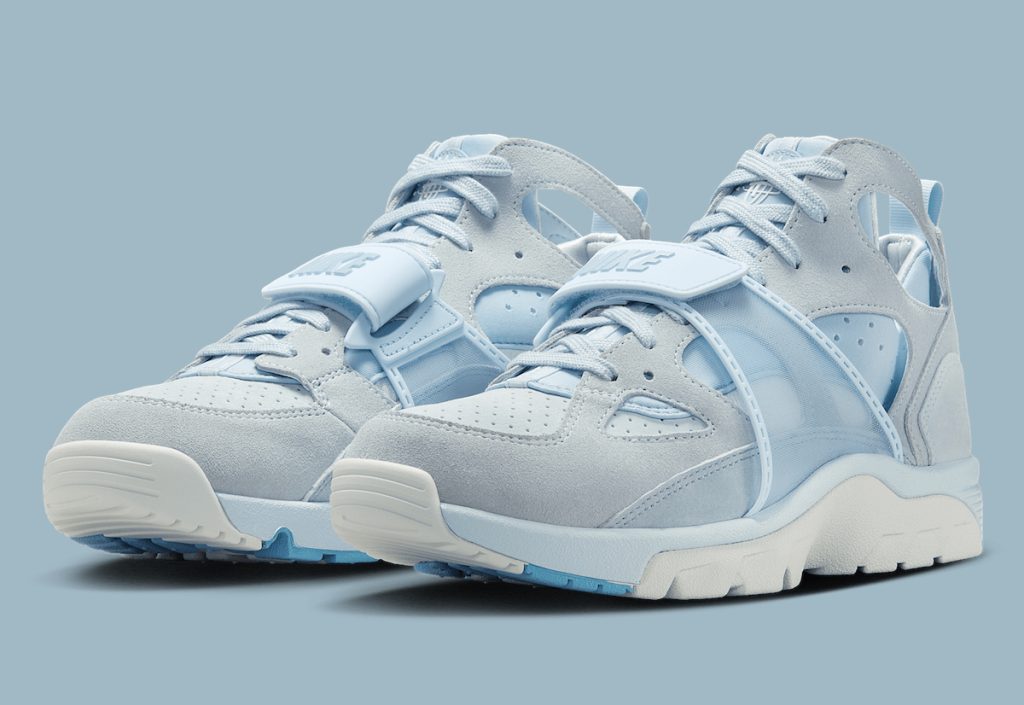 Le Nike Air Trainer Huarache “Blue Tint” usciranno nella primavera 2025.