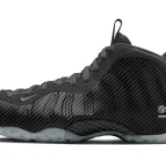 Le Nike Carbon Fiber Foamposite One usciranno nel periodo delle festività del 2025.